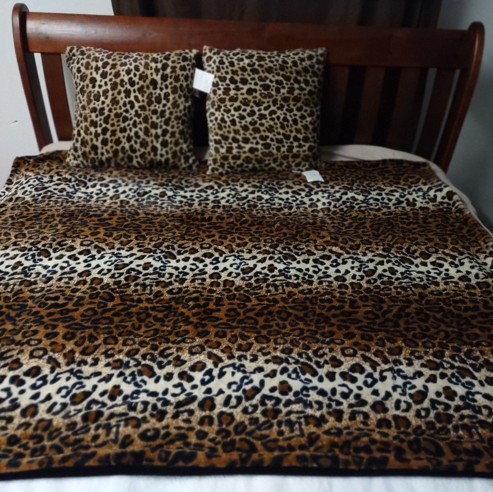 Blanket & Throw with 2 Pillows
